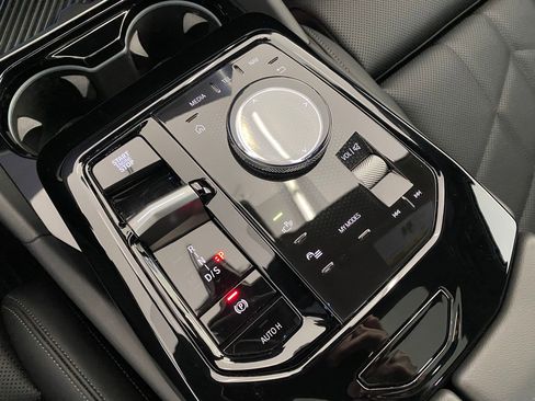 Used 2025 BMW 530i xDrive w/ M Sport Package image 28