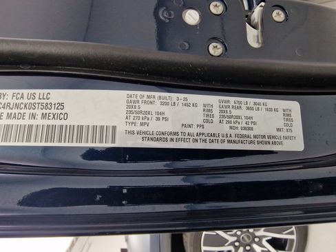 New 2025 Jeep Wagoneer Limited image 30