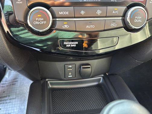 Used 2014 Nissan Rogue SL w/ SL Premium Package AWD/4WD image 21