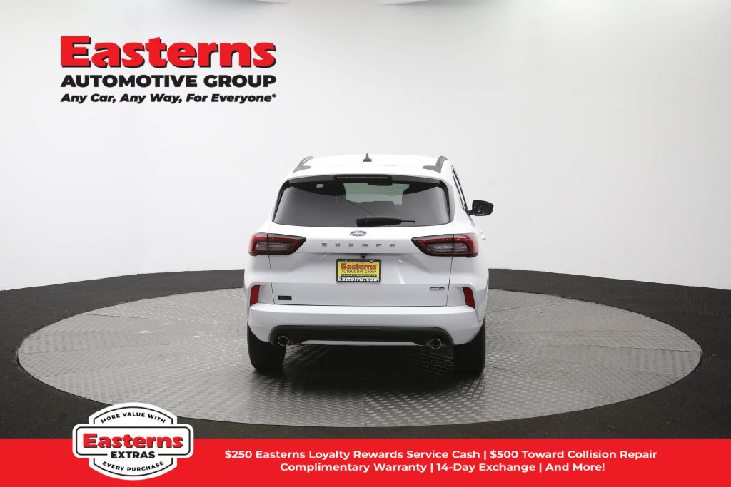 Used 2023 Ford Escape ST-Line Select AWD/4WD image 37