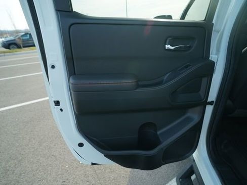 Used 2024 Nissan Frontier PRO-4X w/ Technology Package image 16