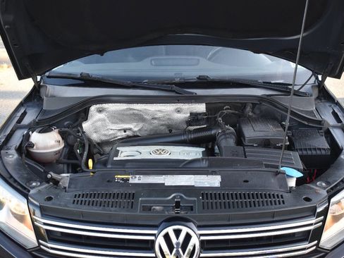 Used 2014 Volkswagen Tiguan S image 31
