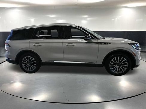 Used 2023 Lincoln Aviator Reserve AWD/4WD image 4