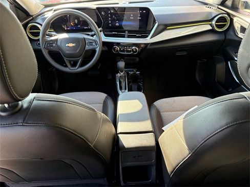 Used 2025 Chevrolet Trax LT image 20