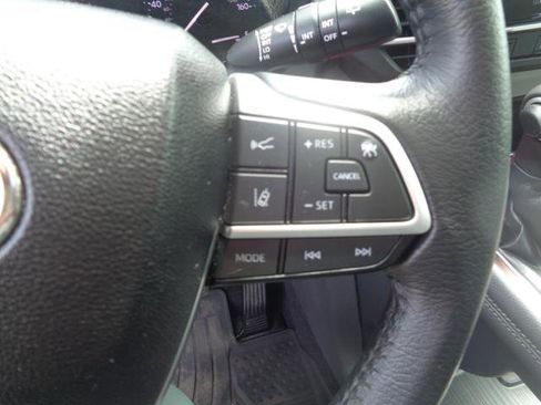 Used 2021 Toyota Sienna XLE FWD image 23
