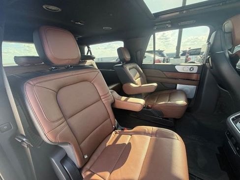 Used 2022 Lincoln Navigator L Reserve AWD/4WD image 17