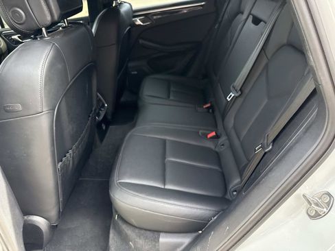 Certified 2022 Porsche Macan image 32