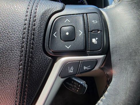 Used 2018 Toyota Highlander XLE FWD image 20