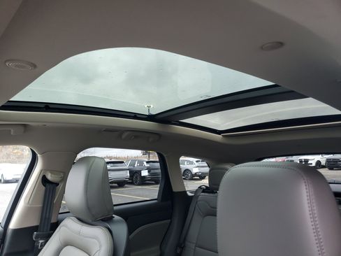 New 2026 Lincoln Corsair Premiere image 11