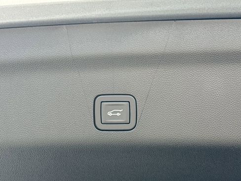 New 2026 GMC Yukon XL Denali Ultimate AWD/4WD image 36