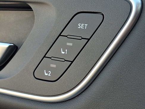 Used 2024 Nissan Rogue Platinum image 29