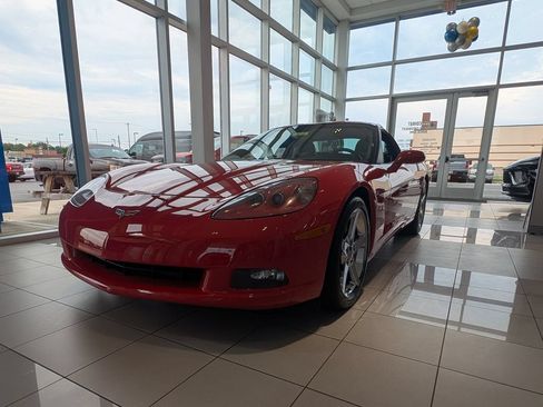 Used 2007 Chevrolet Corvette Coupe w/ Preferred Equipment Group RWD image 3