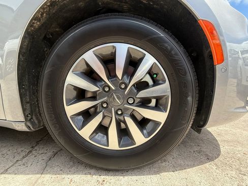 Used 2021 Chrysler Pacifica Touring-L w/ Premium & Safety Sphere Group FWD image 24