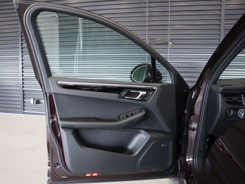 Certified 2024 Porsche Macan AWD/4WD image 21