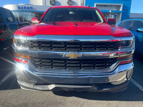 Used 2018 Chevrolet Silverado 1500 LT w/ LT Eassist Package image 10