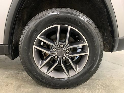 Used 2020 Jeep Grand Cherokee Limited AWD/4WD image 25