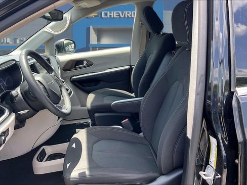 Used 2023 Chrysler Voyager LX FWD image 21