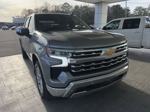 Used 2025 Chevrolet Silverado 1500 LTZ image 4
