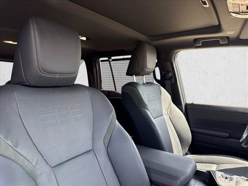 Used 2024 Lexus GX 550 AWD/4WD image 16