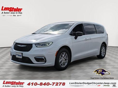 New 2026 Chrysler Pacifica Select image 1