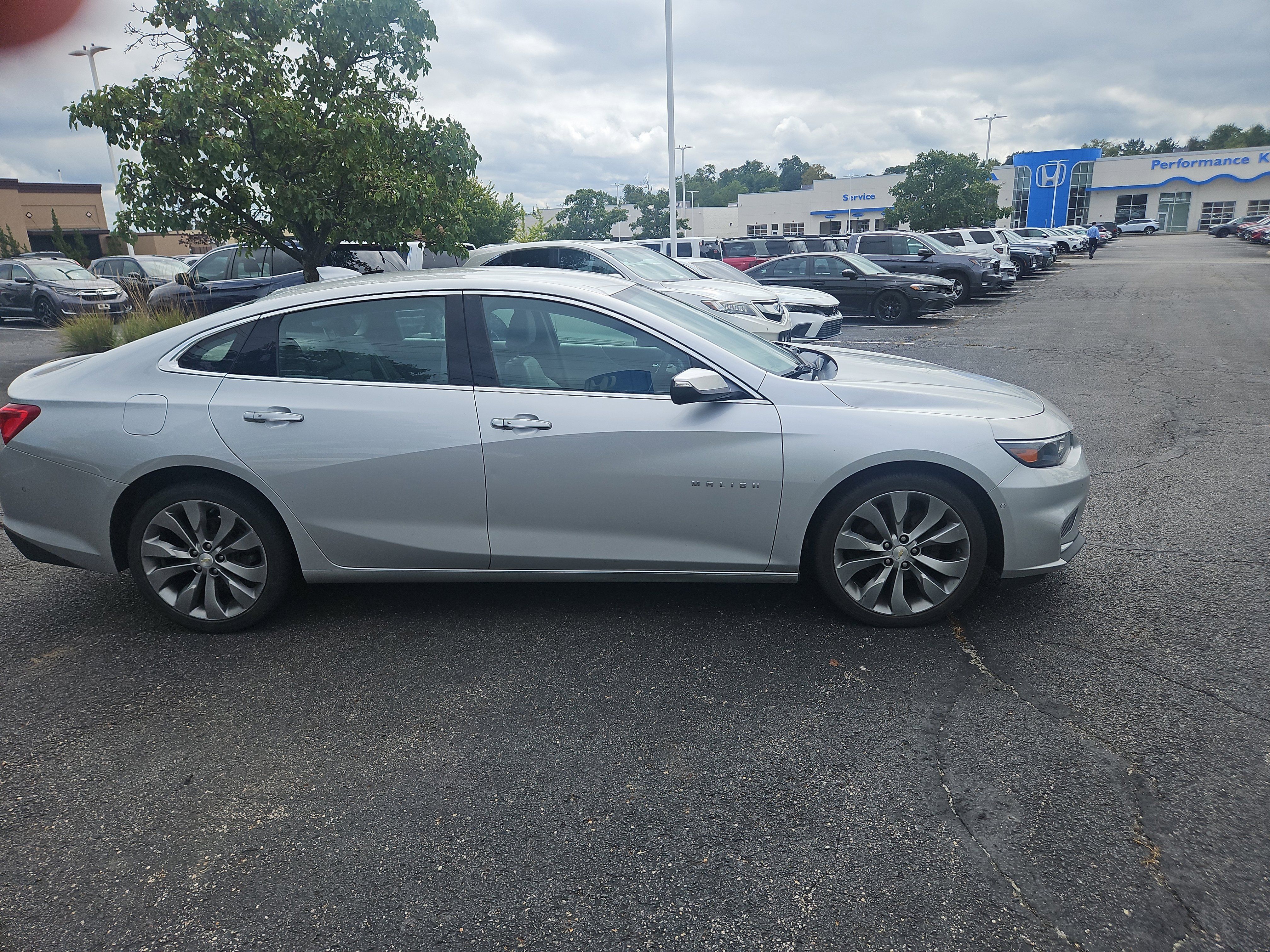 Used 2016 Chevrolet Malibu Premier w/ Driver Confidence Package II FWD image 16