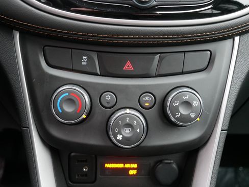 Used 2022 Chevrolet Trax LT w/ Sport Edition image 23