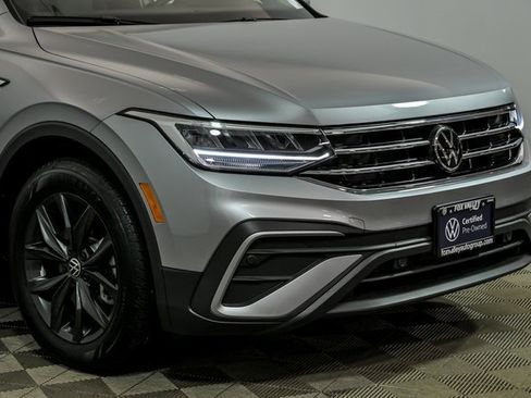 Certified 2024 Volkswagen Tiguan SE w/ Panoramic Sunroof Package image 2