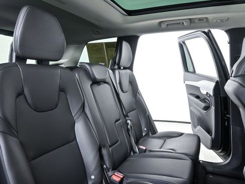 Used 2025 Volvo XC90 B5 Core image 23