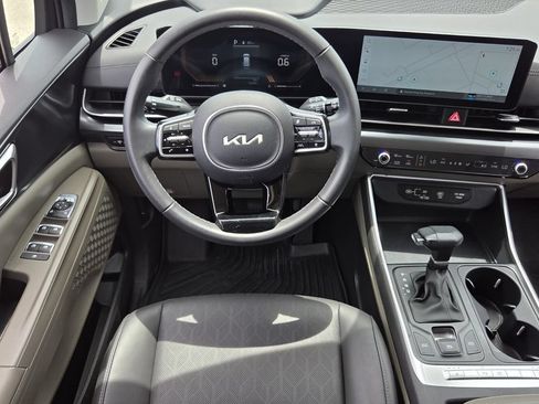Used 2025 Kia Carnival FWD image 14