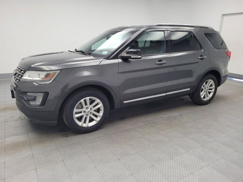 Used 2017 Ford Explorer XLT w/ Equipment Group 202A image 2