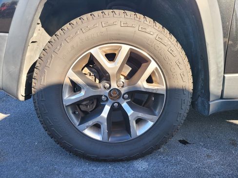 Used 2015 Jeep Cherokee Trailhawk w/ Comfort/Convenience Group AWD/4WD image 8