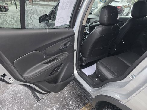 Used 2021 Buick Encore Preferred w/ Safety Package image 20