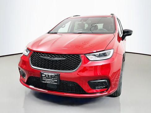 New 2026 Chrysler Pacifica Limited w/ S Appearance Package AWD/4WD image 3
