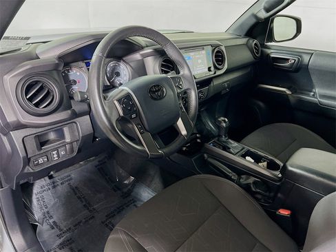 Used 2018 Toyota Tacoma TRD Off-Road image 10
