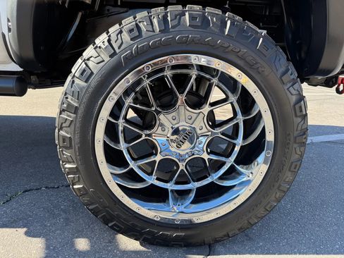 Used 2021 Toyota Tacoma TRD Sport w/ Technology Package image 8