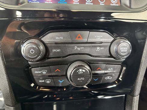 Used 2023 Chrysler 300 S image 27