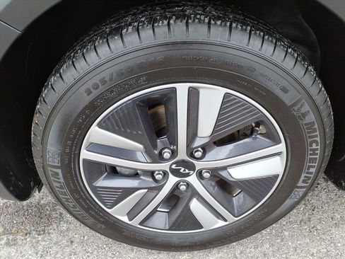 Used 2022 Kia Niro EX Premium image 10