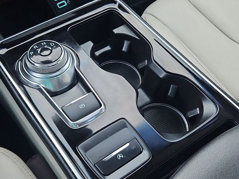 Used 2019 Ford Edge Titanium w/ Cold Weather Package image 29