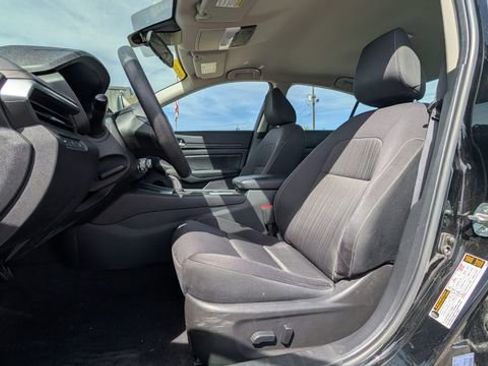 Used 2025 Nissan Altima 2.5 SV FWD image 3