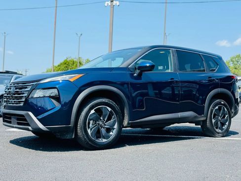 Used 2024 Nissan Rogue SV AWD/4WD image 2