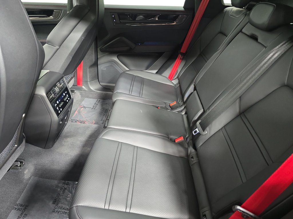 Certified 2026 Porsche Cayenne GTS AWD/4WD image 24