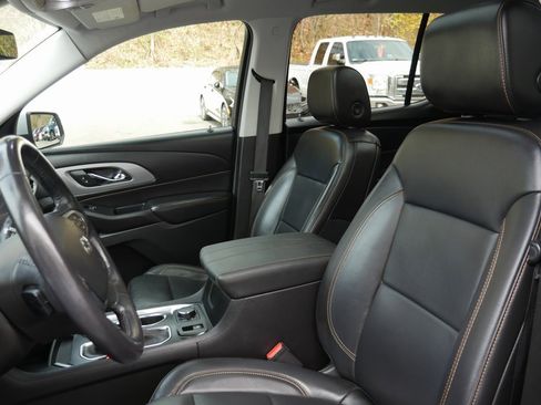Used 2021 Chevrolet Traverse RS image 9