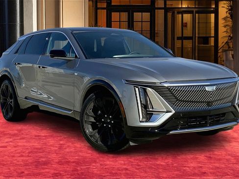 New 2025 Cadillac Lyriq Luxury image 2