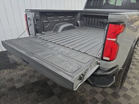 Used 2025 Chevrolet Silverado 2500 ZR2 w/ Technology Package AWD/4WD image 13