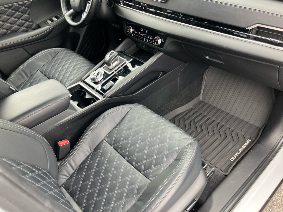 Used 2023 Mitsubishi Outlander SEL AWD/4WD image 32