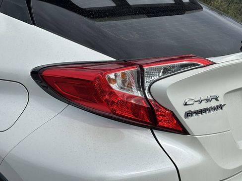 Used 2019 Toyota C-HR XLE image 7