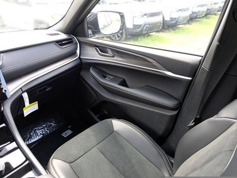 New 2026 Jeep Grand Cherokee Altitude RWD image 18