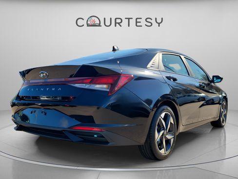 Certified 2023 Hyundai Elantra SEL w/ Convenience Package image 4