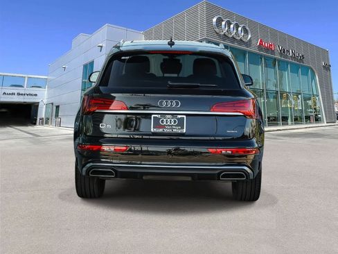 Used 2023 Audi Q5 e Premium w/ Convenience Package image 5