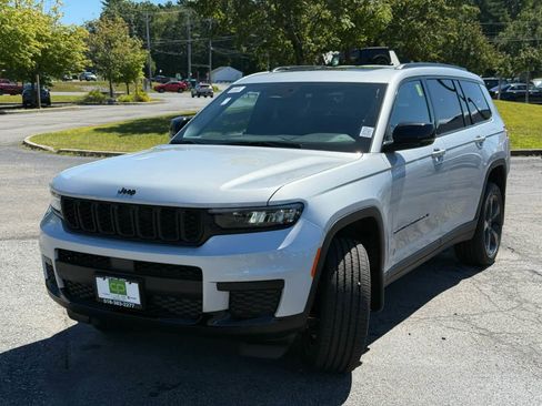 New 2025 Jeep Grand Cherokee L Altitude image 20